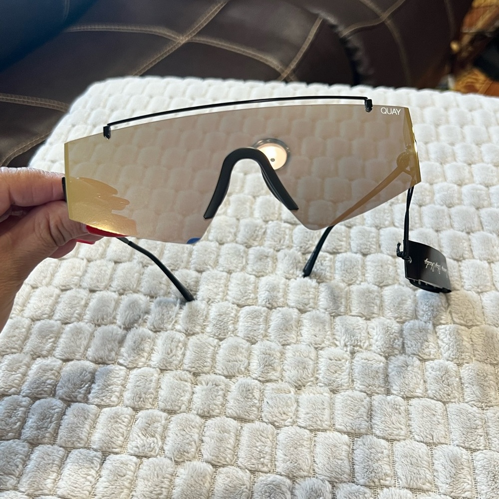 Quay Australia TRANSCEND Sunglasses - Picture 5 of 11